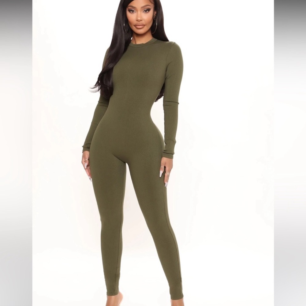 🆕🌸Fashion Nova Snatched Jumpsuit NWOT🌸